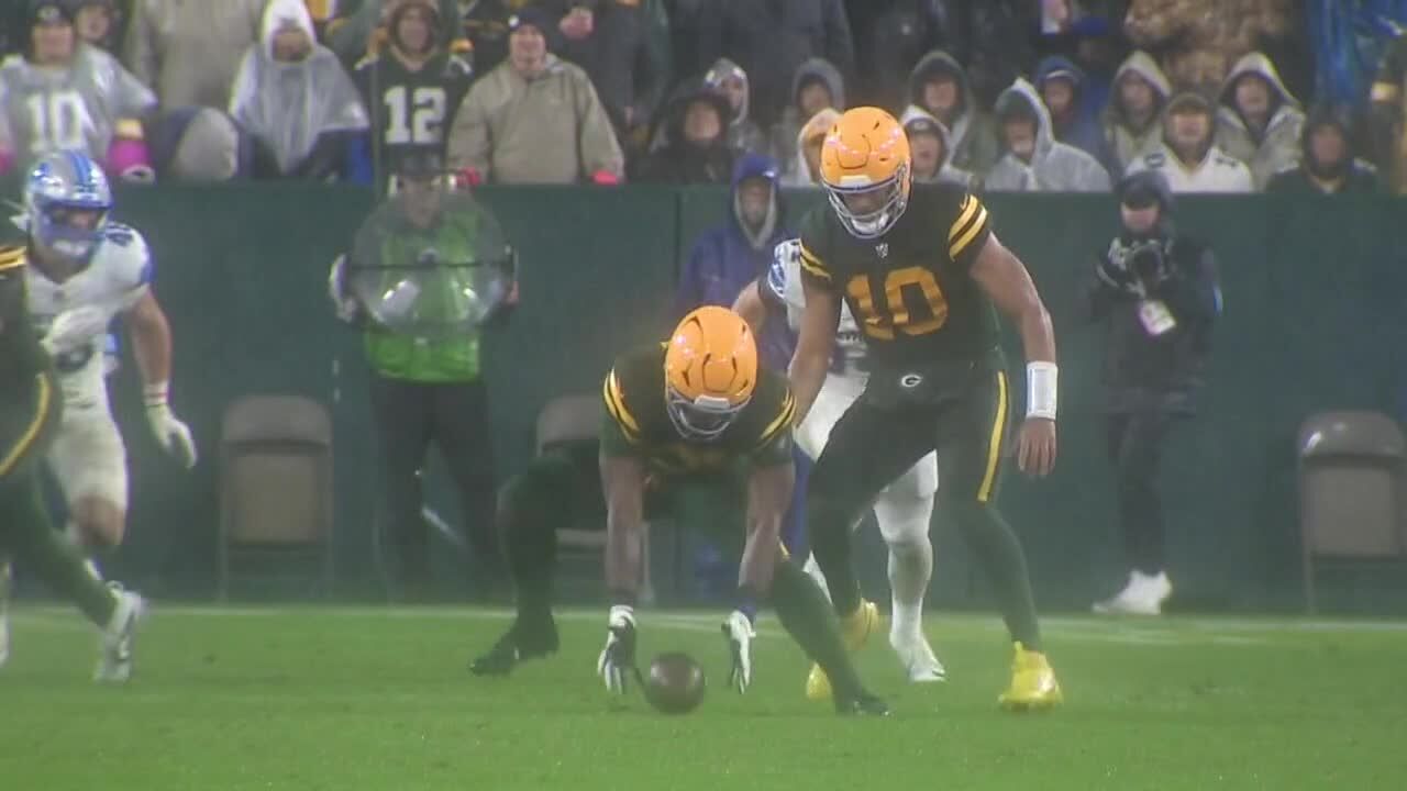 Packers' mistakes pile up against Lions